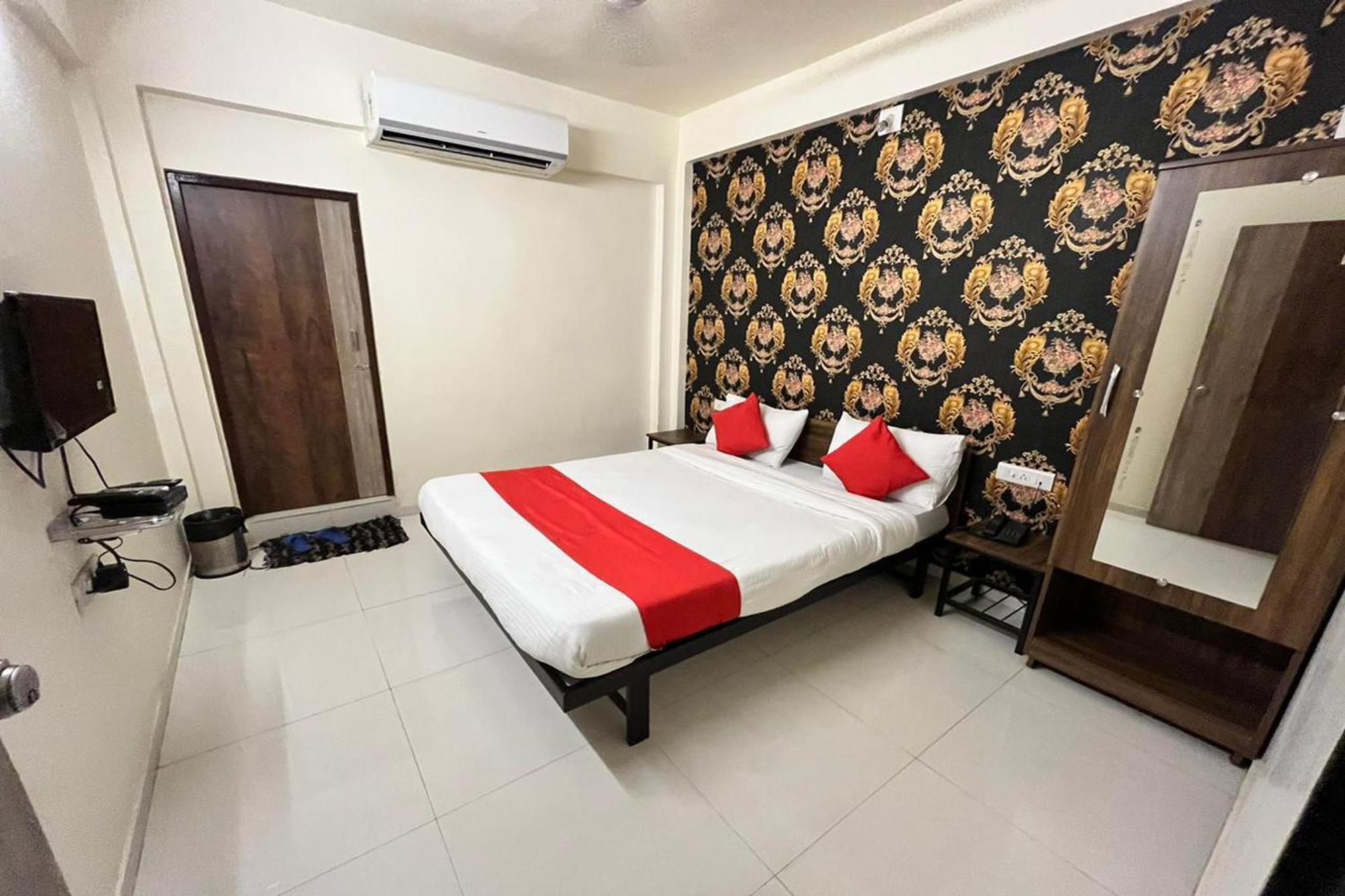 Hotel Kalyan Palace Watuwa Exterior photo