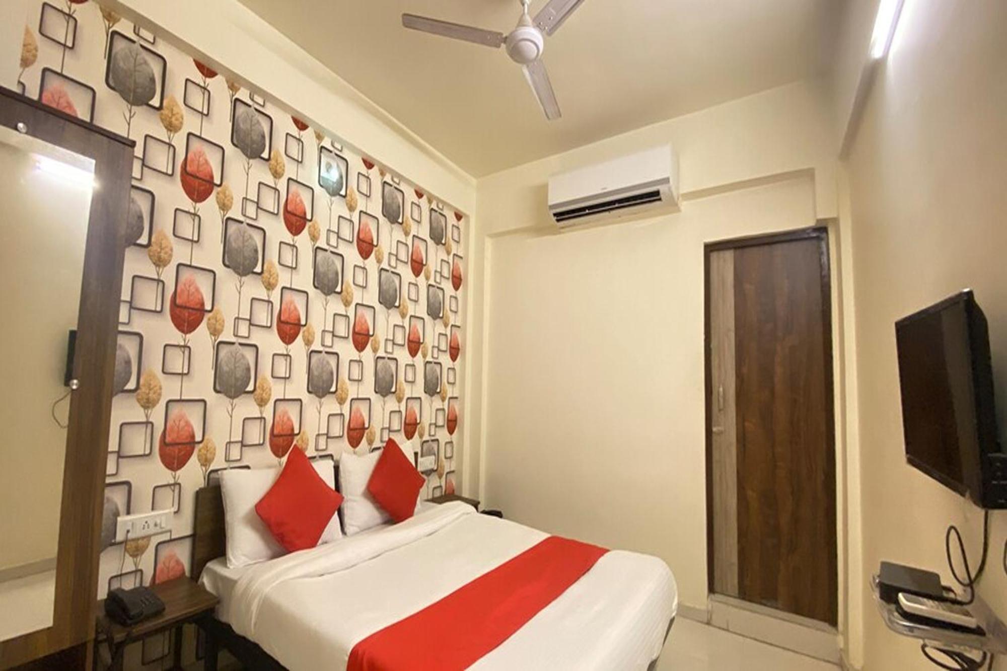 Hotel Kalyan Palace Watuwa Exterior photo