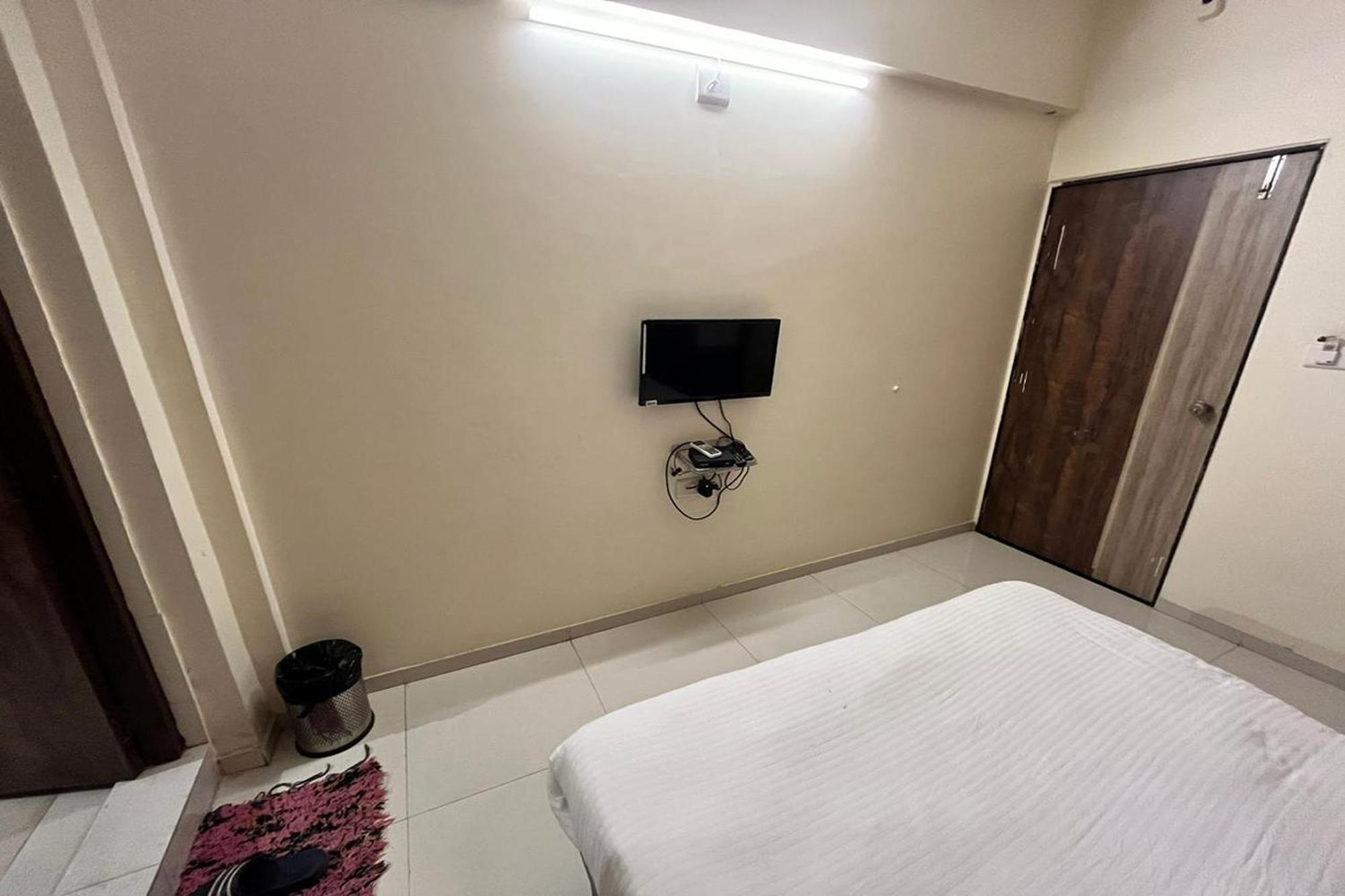 Hotel Kalyan Palace Watuwa Exterior photo