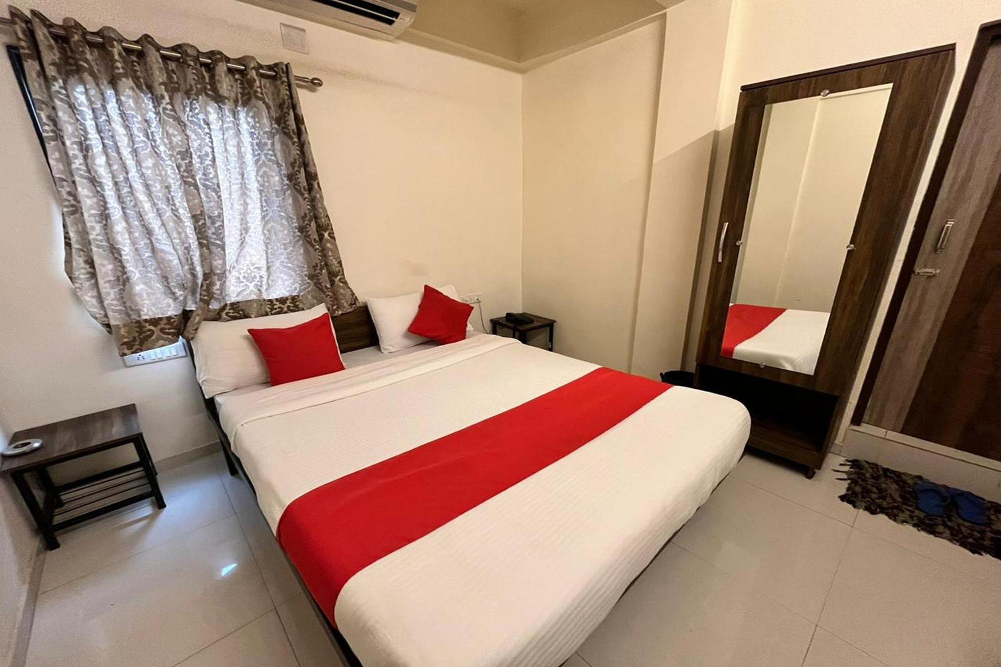 Hotel Kalyan Palace Watuwa Exterior photo